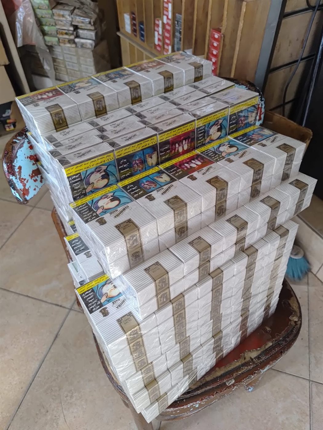 ضبط كميات من السجائر مجهولة المصدر بالأقصر