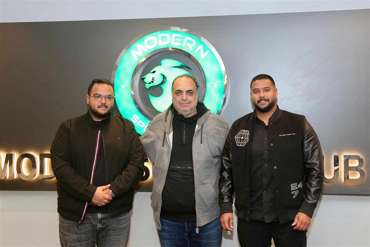 <strong>وليد دعبس يعقد جلسة مع أشقاء الراحل أحمد رفعت</strong>