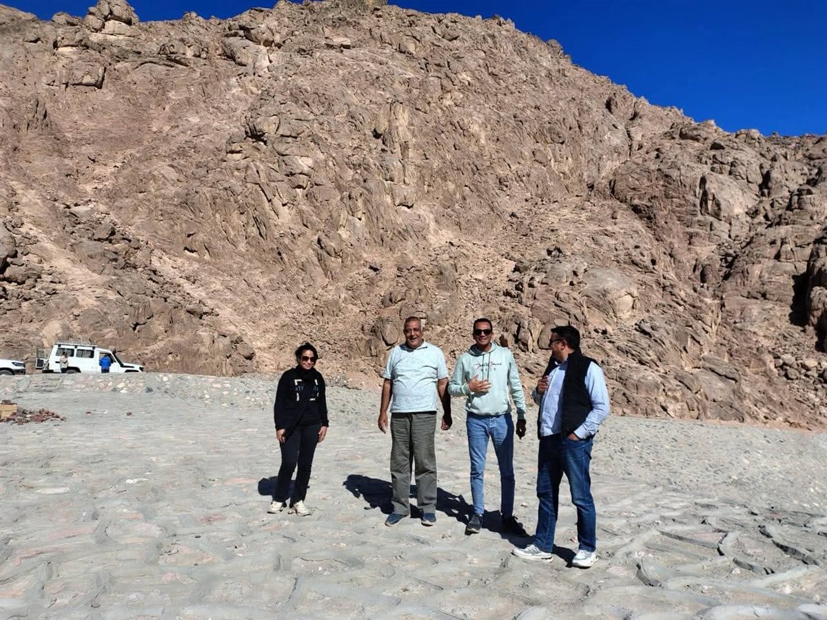 لجنة للمرور علي مخرّات السيول والبرابخ