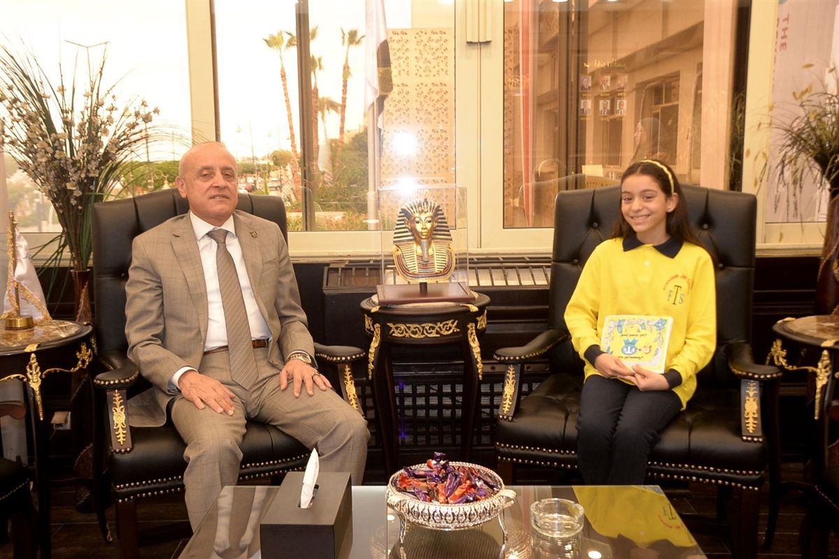 محافظ الأقصر ولقاء مع مذيعة صغيرة 