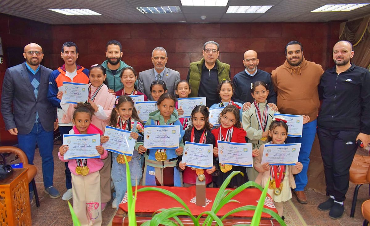 وكيل تعليم جنوب سيناء يكرم فراشات الجمباز والمتفوقين دراسيا