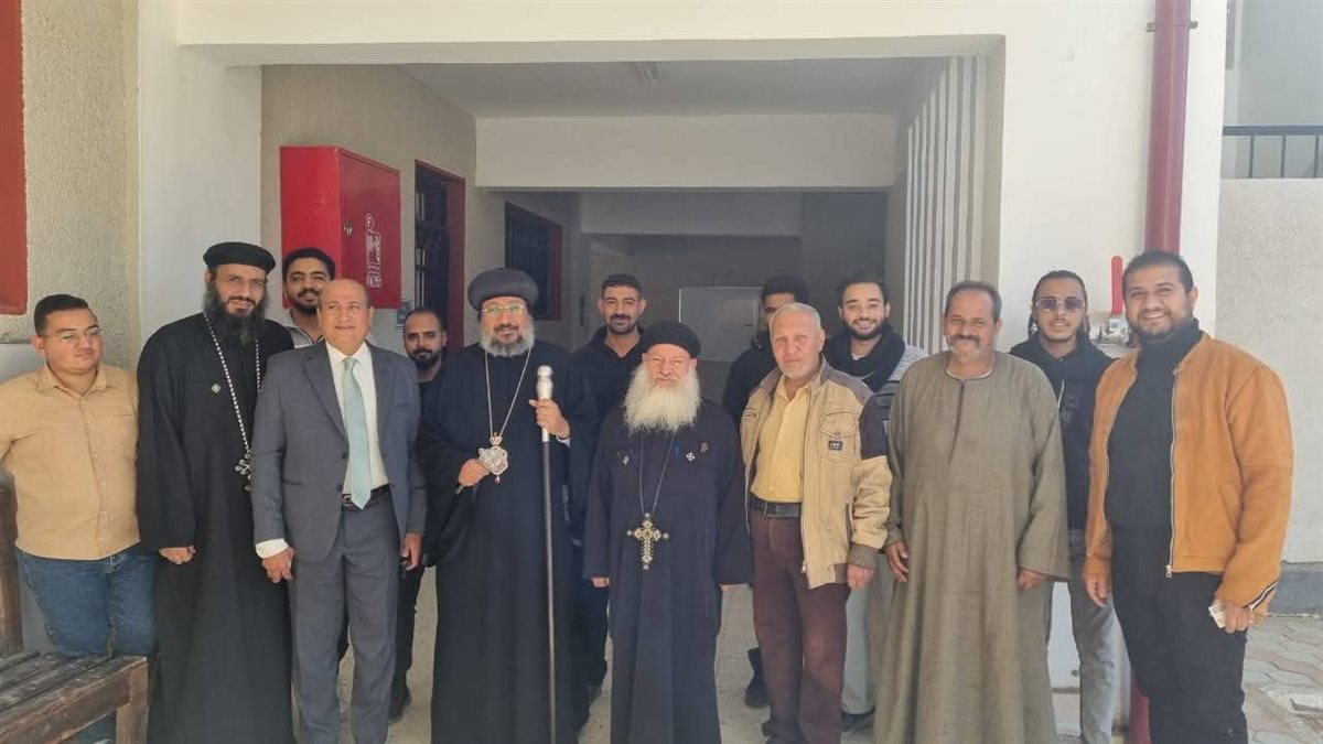 الأنبا أرسانيوس أسقف الوادى الجديد والواحات بصوته فى انتخابات مجلس النواب