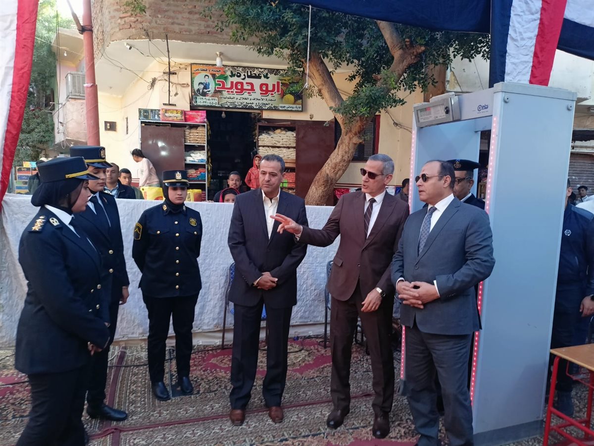 جولة مدير أمن الأقصر والقيادات الأمنية