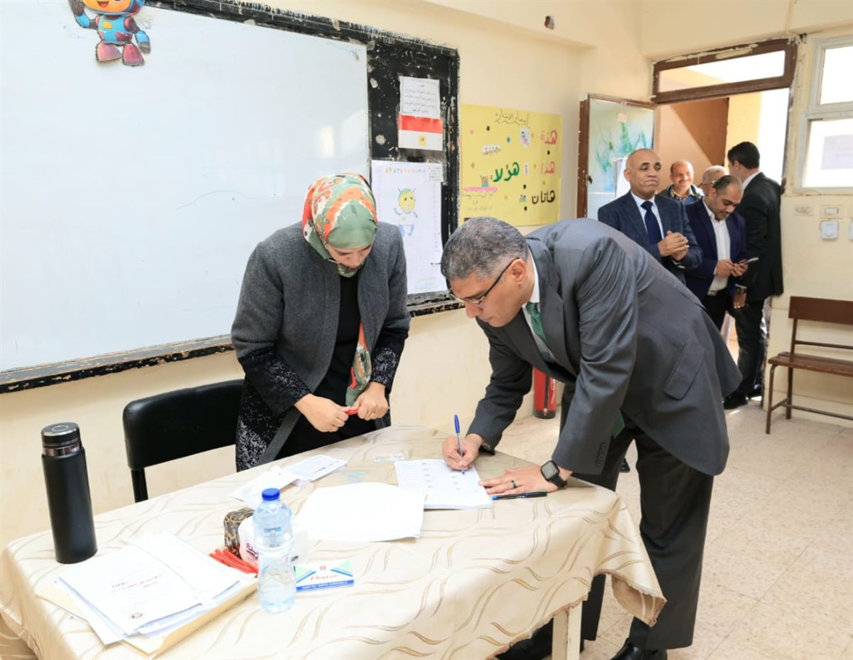محافظ الجيزة يُدلي بصوته في انتخابات مجلس النواب 2025
