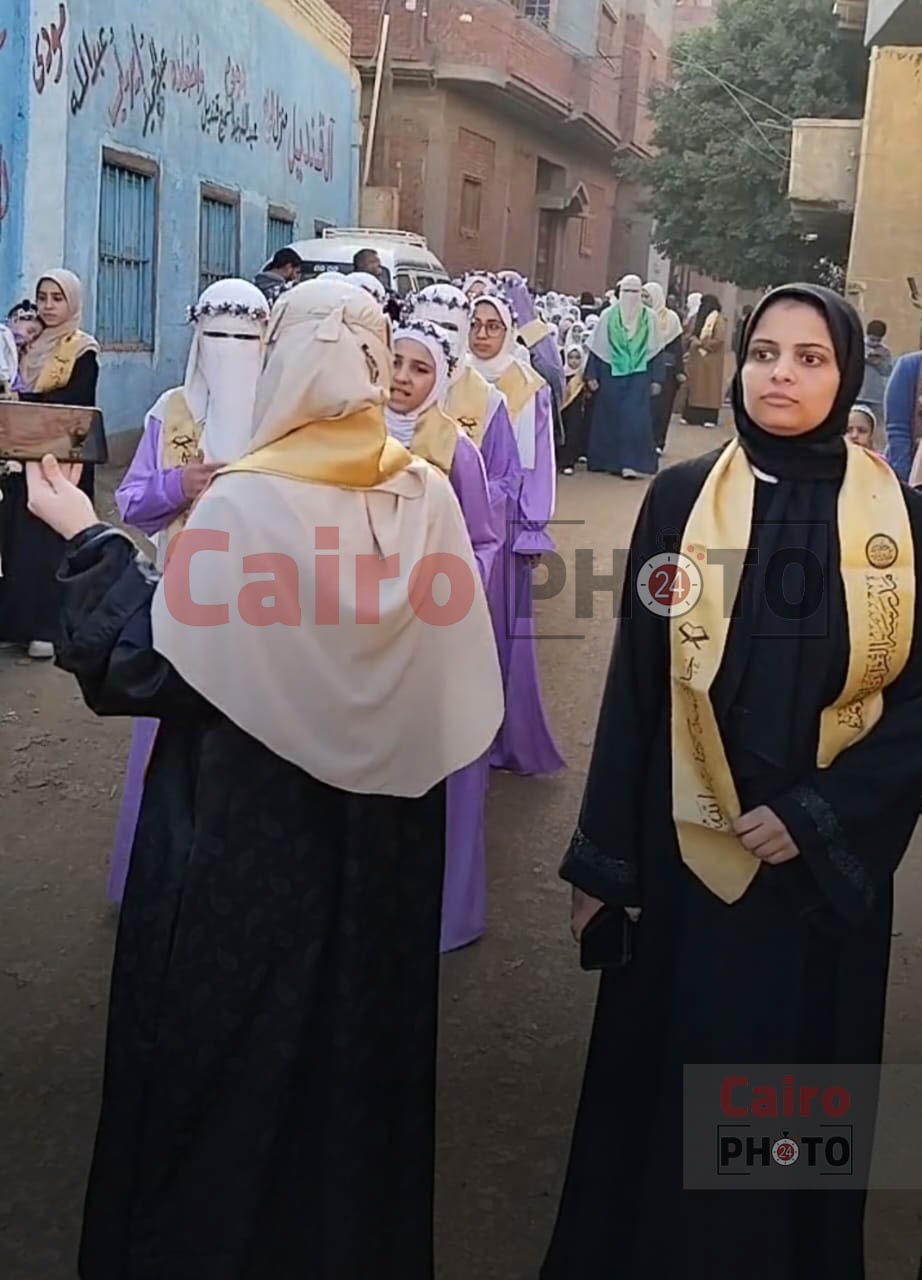 مسيرة لحفظة القرآن تجوب كفر شبرا زانجي قبل حفل تكريمهم بالمنوفية