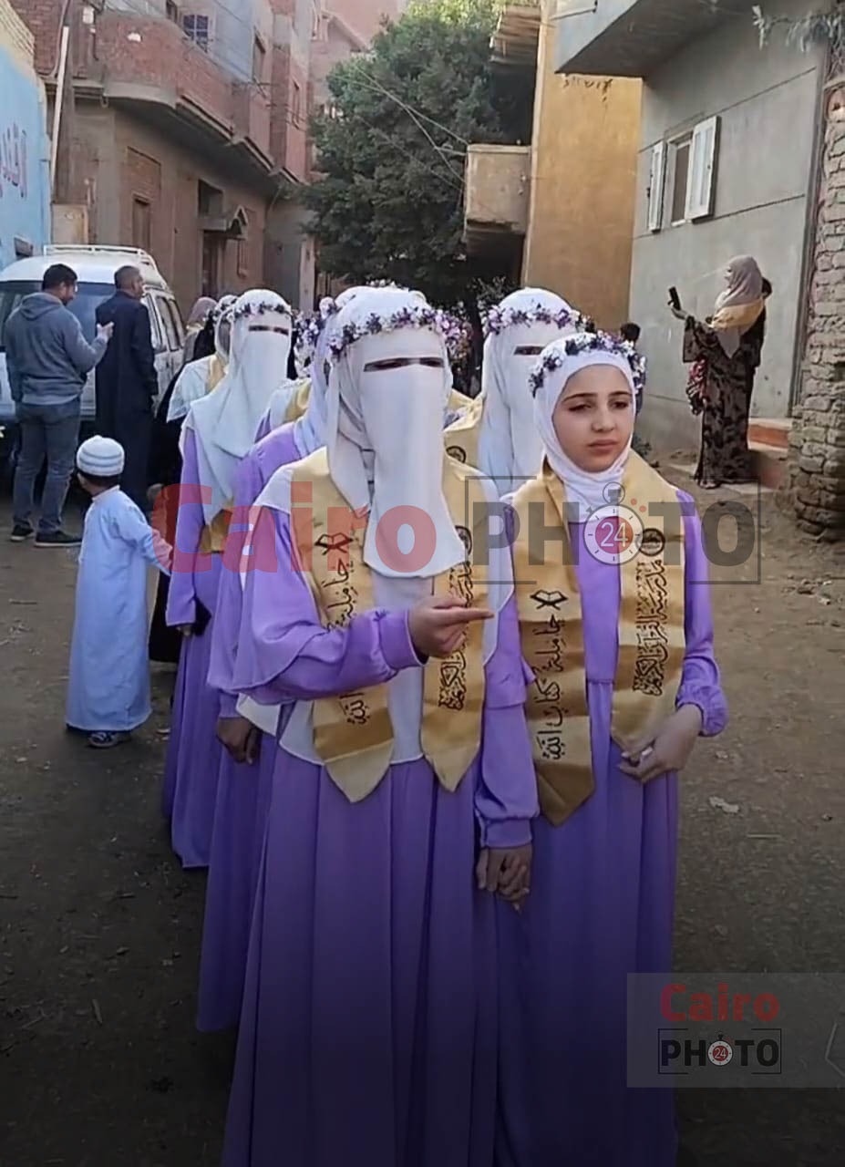 مسيرة لحفظة القرآن تجوب كفر شبرا زانجي قبل حفل تكريمهم بالمنوفية