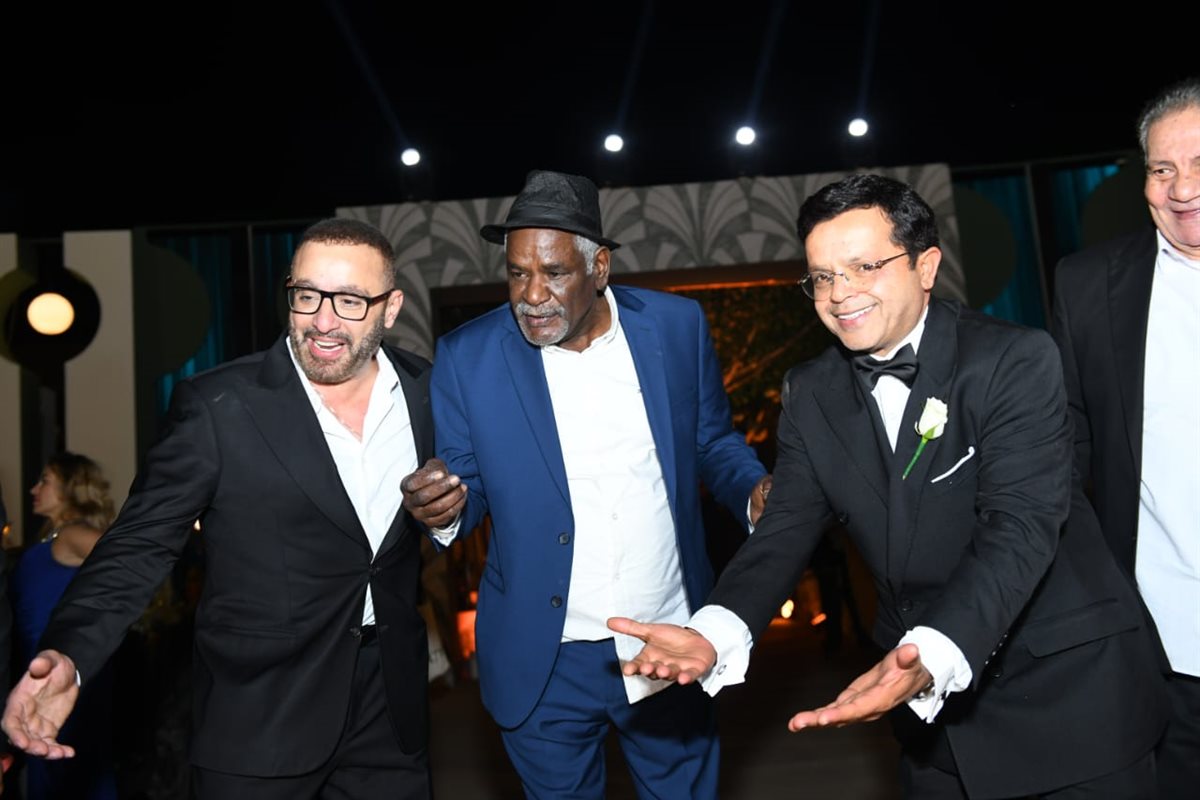 بحضور نجوم الفن.. محمد هنيدي يحتفل زفاف ابنته في أحد فنادق القاهرة