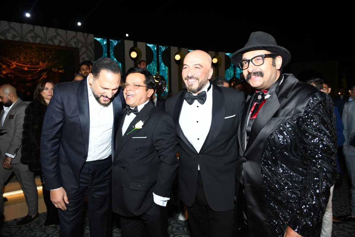 بحضور نجوم الفن.. محمد هنيدي يحتفل زفاف ابنته في أحد فنادق القاهرة