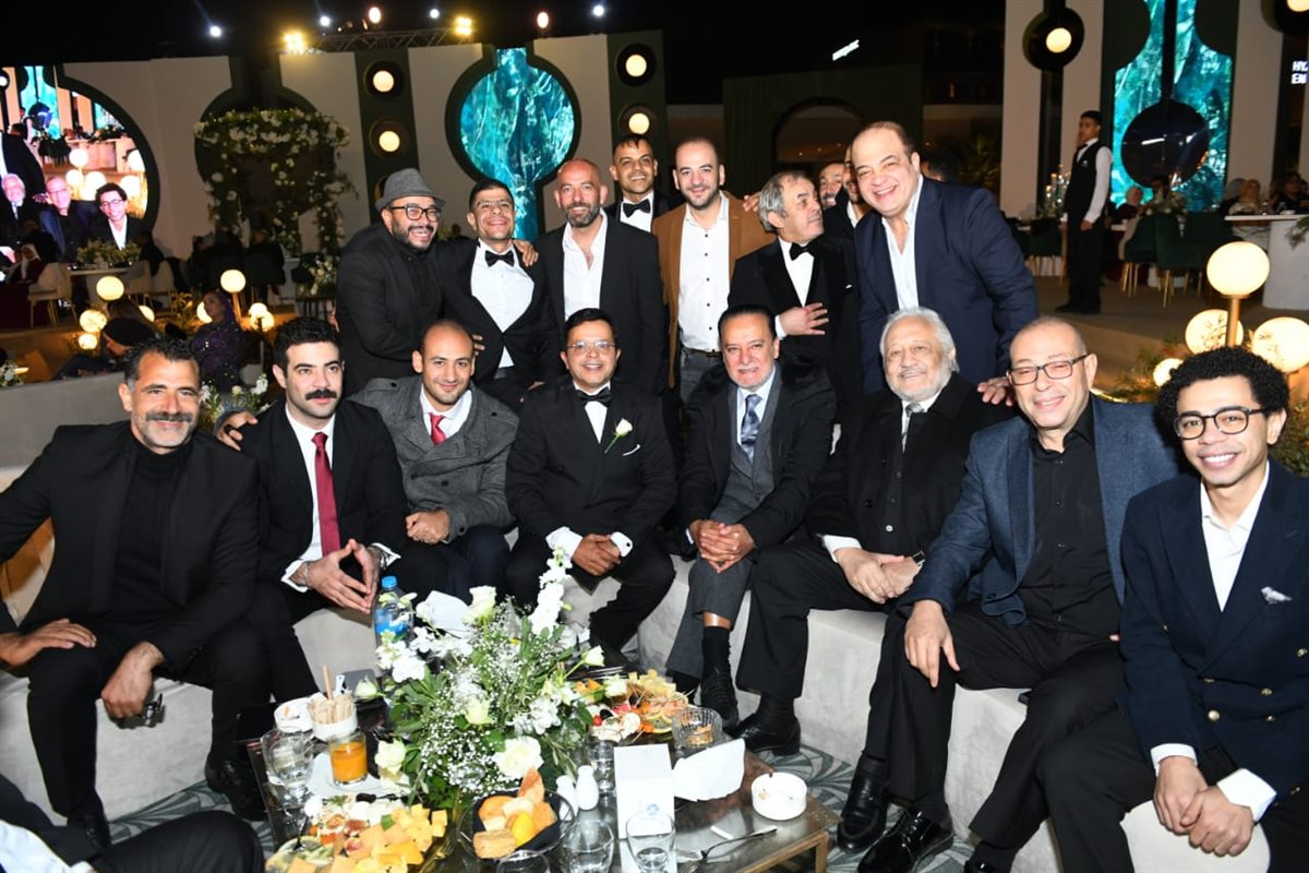 بحضور نجوم الفن.. محمد هنيدي يحتفل زفاف ابنته في أحد فنادق القاهرة