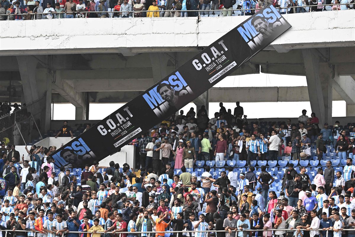 فوضى الجماهير الهندية بسبب زيارة ميسي