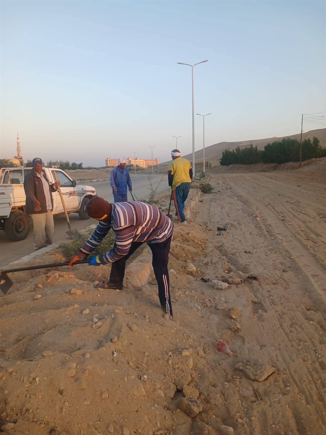 رئيس مدينة الطود يتابع أعمال رفع كفاءة الطرق والتجميل