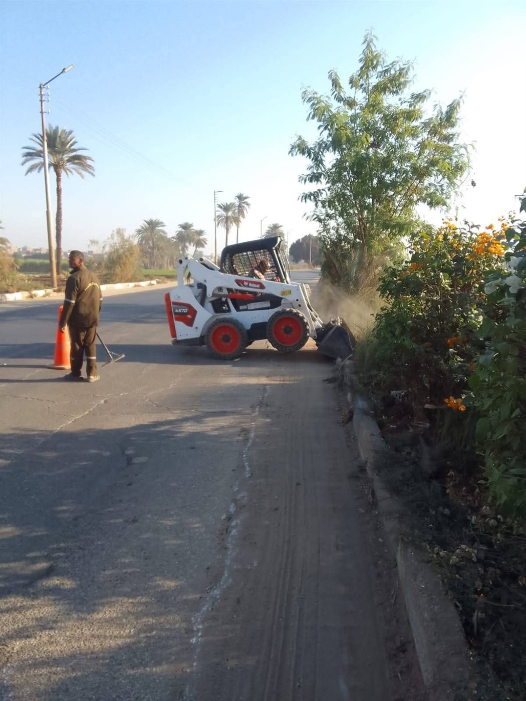 رئيس مدينة الطود يتابع أعمال رفع كفاءة الطرق والتجميل