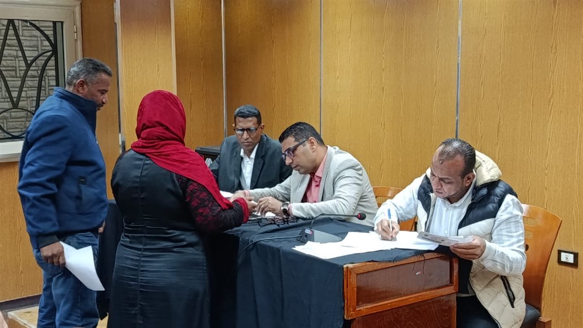 نائب محافظ الأقصر يتابع طلبات المواطنين في اليوم المفتوح