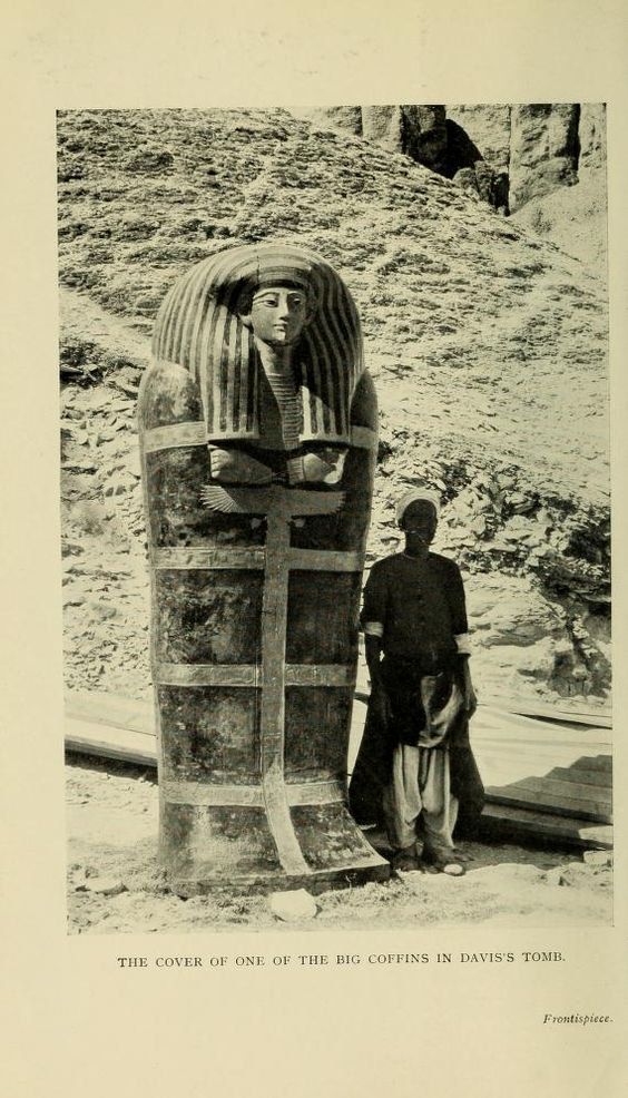 تابوت ليويا والد الملكة تي