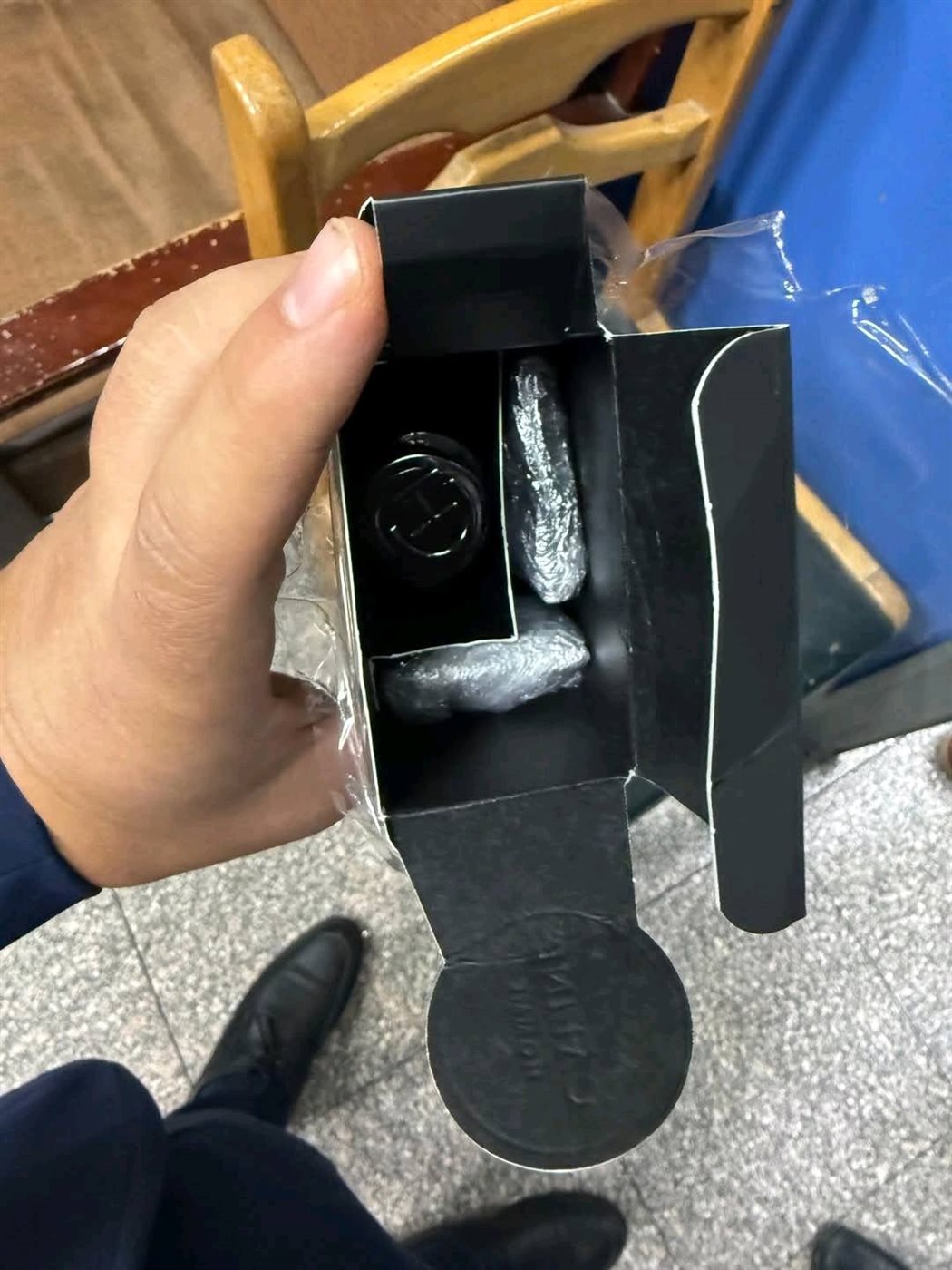 جمارك الغردقة تحبط تهريب كمية حشيش مع مصري قادم من النمسا