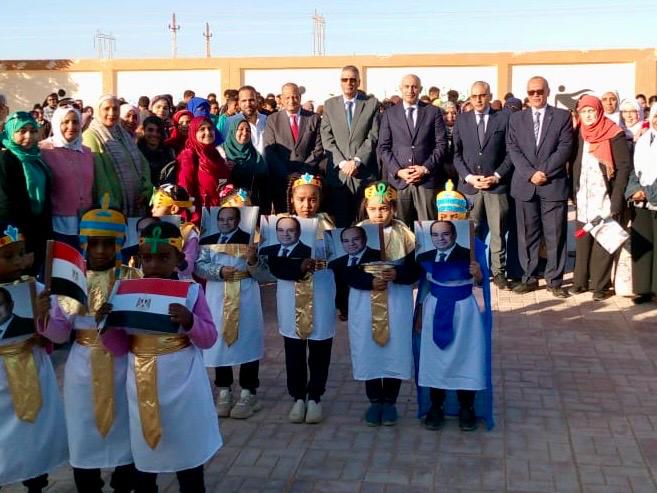 وزير التربية والتعليم ومحافظ أسوان يتابعان سير العملية التعليمية بمدرسة الشهيد عمرو فريد المتميزة للغات
