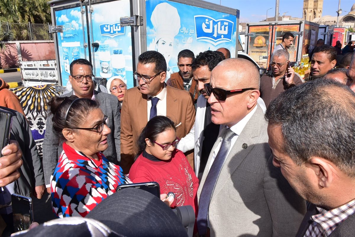 محافظ الأقصر يفتتح سوق اليوم الواحد