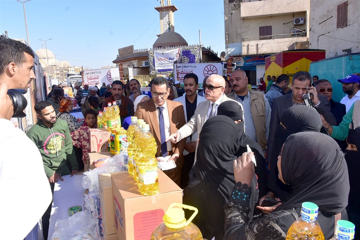 محافظ الأقصر يفتتح سوق اليوم الواحد