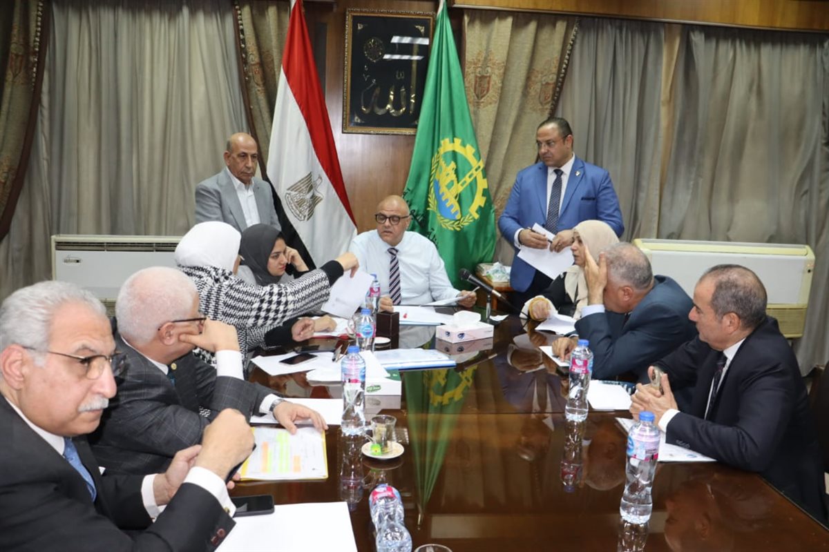 محافظ القليوبية يعقد اللقاء الجماهيري الأسبوعي بمدينة شبرا الخيمة ويستجيب لمطالب المواطنين