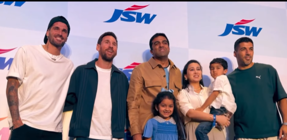 ليونيل ميسي نجم فريق إنتر ميامي الأمريكي وقائد منتخب الأرجنتين خلال زيارته إلى الهند