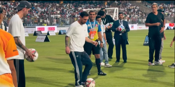 ليونيل ميسي نجم فريق إنتر ميامي الأمريكي وقائد منتخب الأرجنتين خلال زيارته إلى الهند