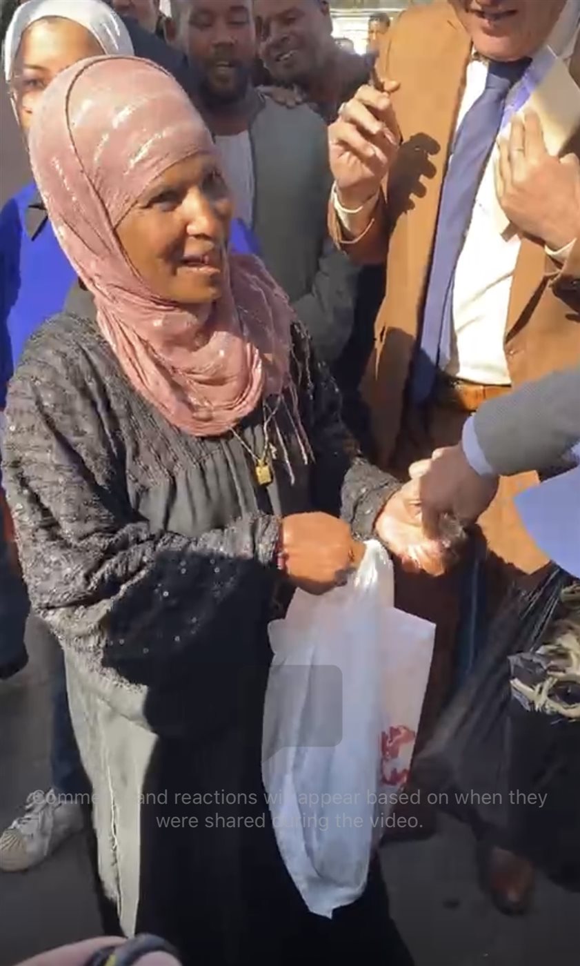 محافظ الأقصر وبائعة الثوم