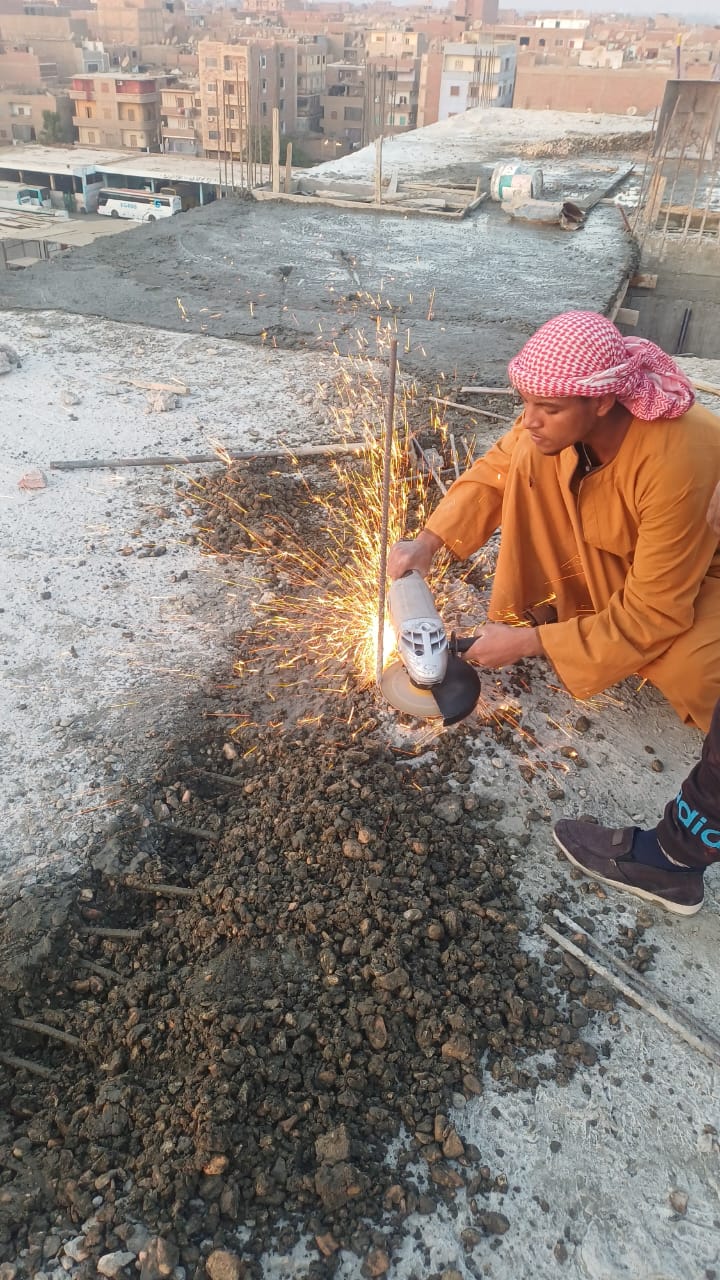 إزالة فورية لحالة بناء في نجع حمادي بقنا