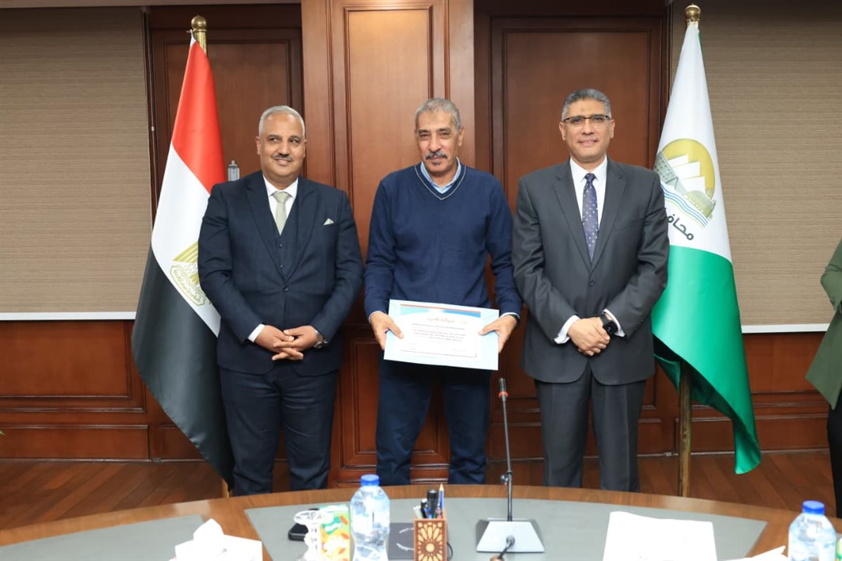 محافظ الجيزة يكرم الفرق الحاصلة على المراكز الأولى في نهائيات الجمهورية للاتحاد الرياضي العام للعاملين بالحكومة