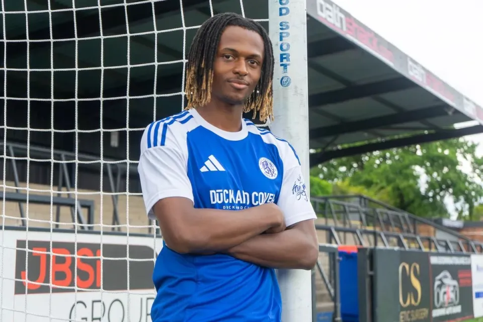 <strong>إيثان ماكلويد</strong>