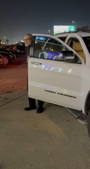 شريف منير يقدم واجب العزاء في شقيقة عادل إمام