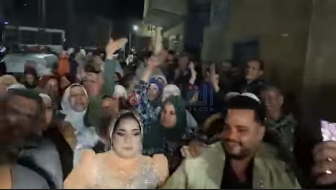 عروسان يقودان مسيرة للتصويت لابن قريتهما في انتخابات النواب بالمنوفية