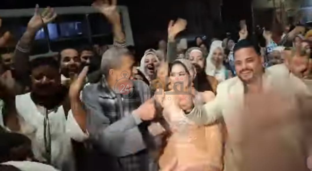 عروسان يقودان مسيرة للتصويت لابن قريتهما في انتخابات النواب بالمنوفية