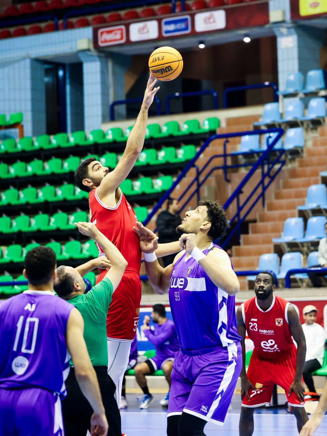 <strong>الأهلي يفوز على&nbsp;</strong><span style=