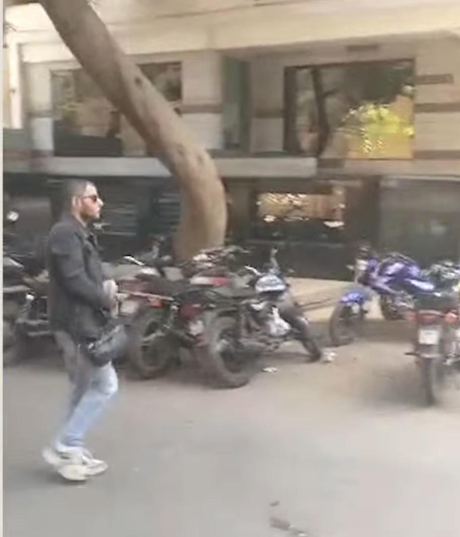 عمر فاروق الفيشاوي يصل المستشفى لوداع والدته&nbsp;