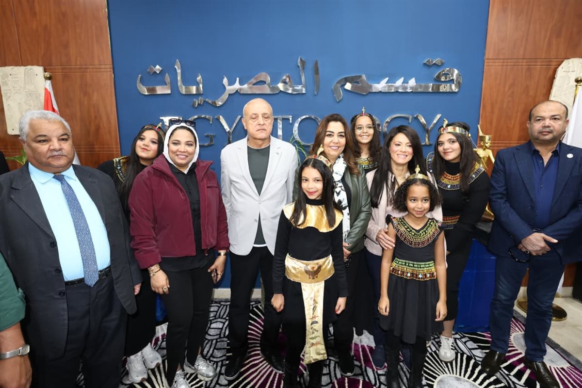 جولة الوزراء بمكتبة مصر العامة بالأقصر