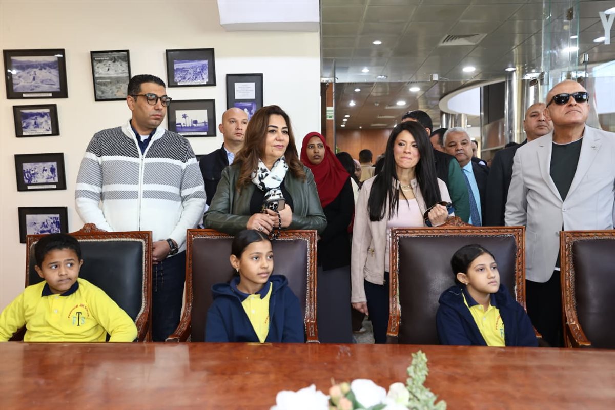 جولة الوزراء بمكتبة مصر العامة بالأقصر