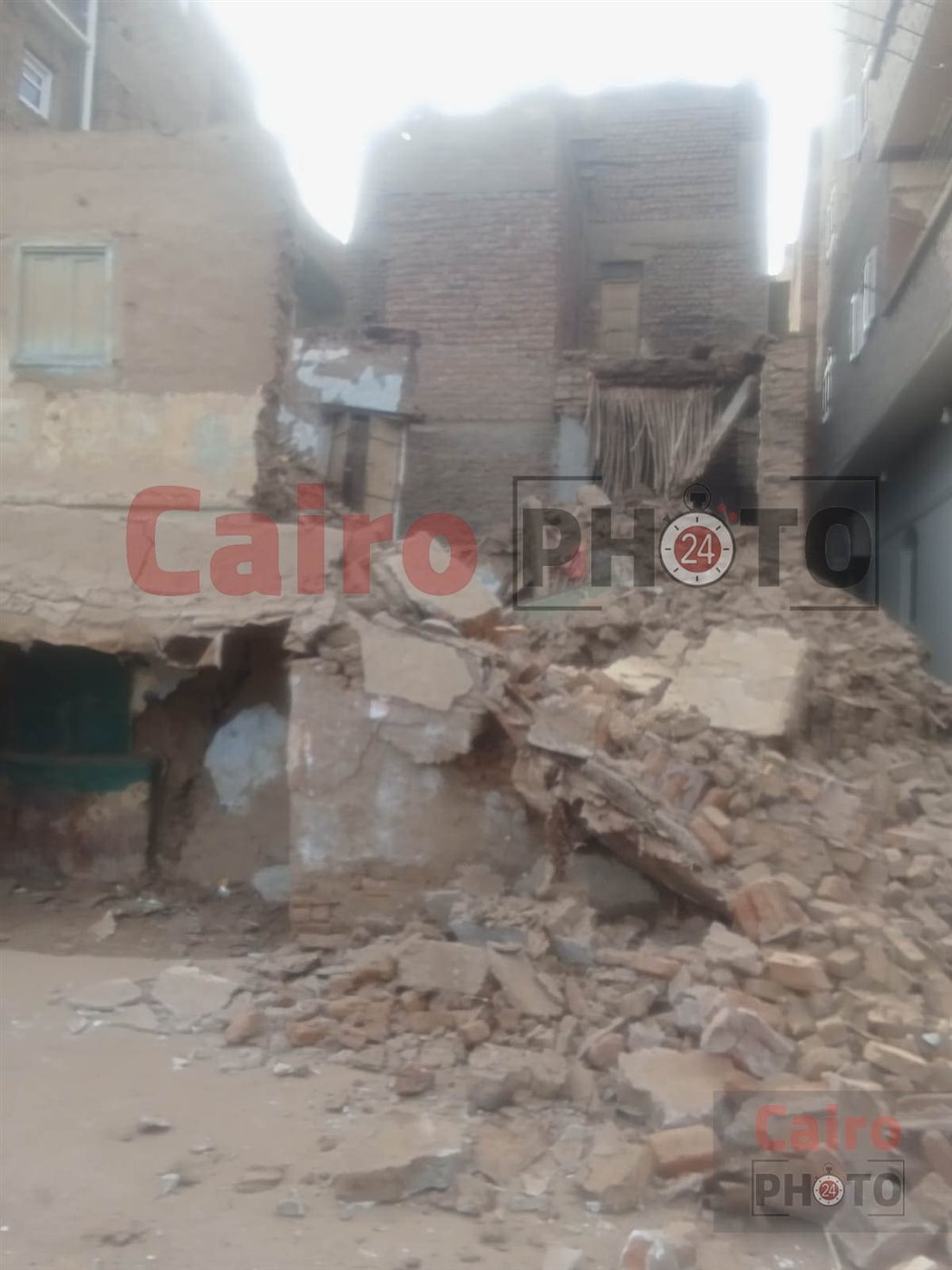 انهيار منزلين في قنا