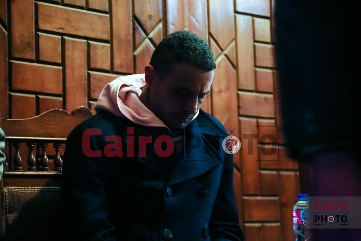 ظهور مؤثر لـ أحمد الفيشاوي في عزاء والدته سمية الألفي<br>