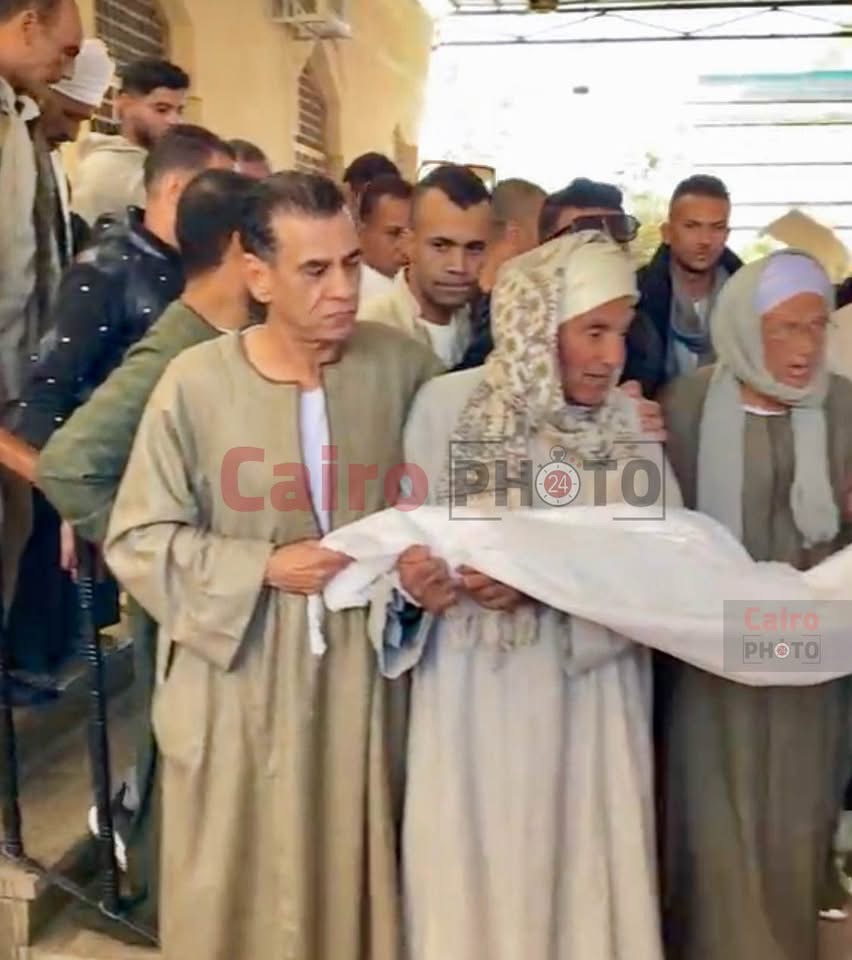 مشهد لافت الشيخ الطيب نجل شقيق الإمام الأكبر