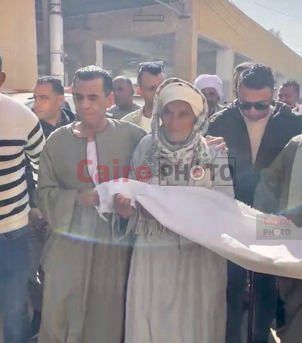 مشهد لافت الشيخ الطيب نجل شقيق الإمام الأكبر