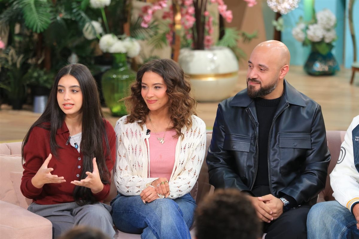 أبطال وصناع مسلسل ميد تيرم مع منى الشاذلي