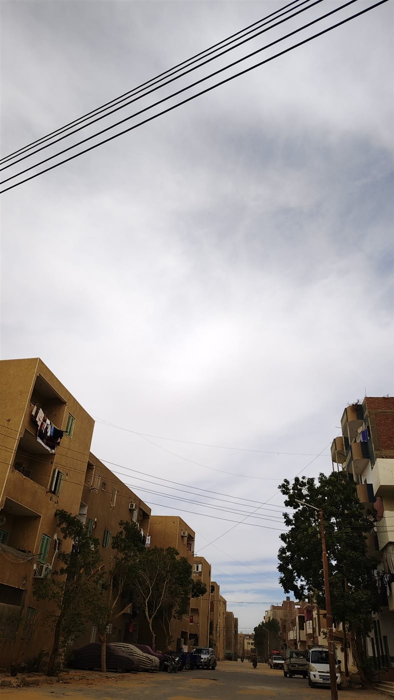 سحب كثيفة تغطي سماء الوادي الجديد
