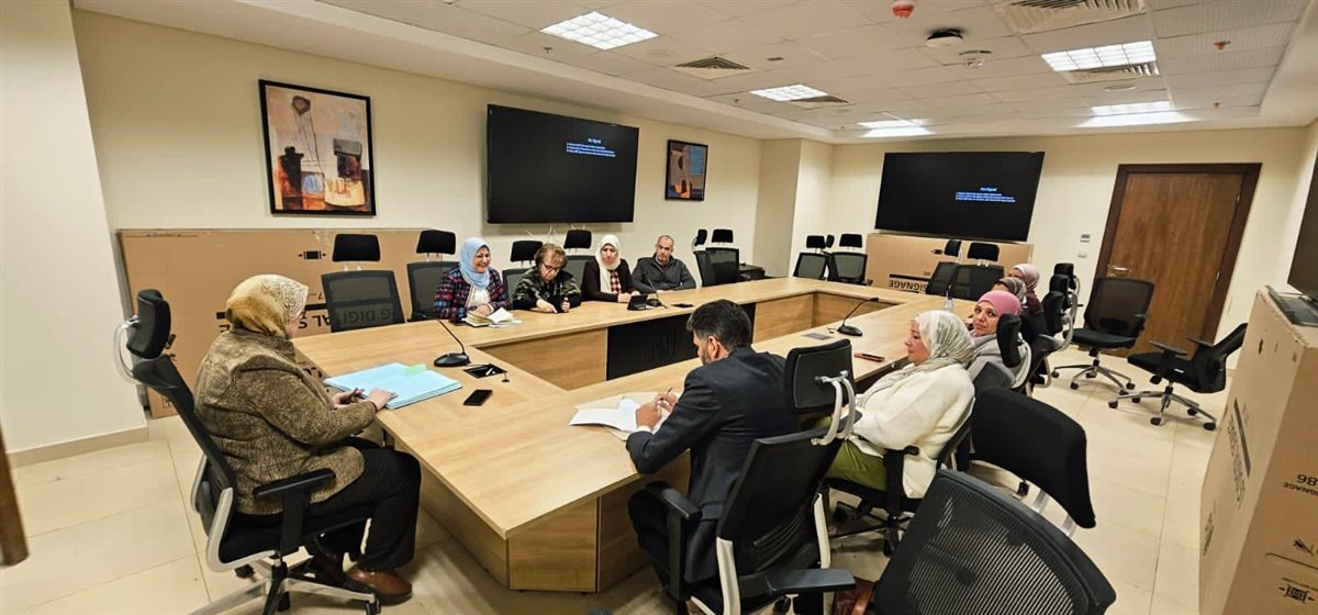 رئيس التعليم العام تعقد اجتماعات تنظيمية مع مستشاري المواد
