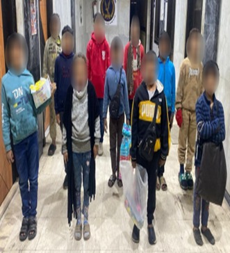 القبض علي 12 متهم لقيامهم باستغلال الأطفال الأحداث في أعمال التسول واستجداء المارة