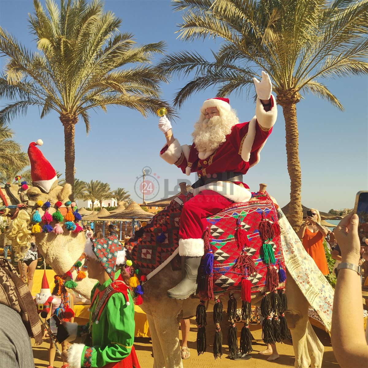 بابا نويل البلجيكي على شواطئ الغردقة 