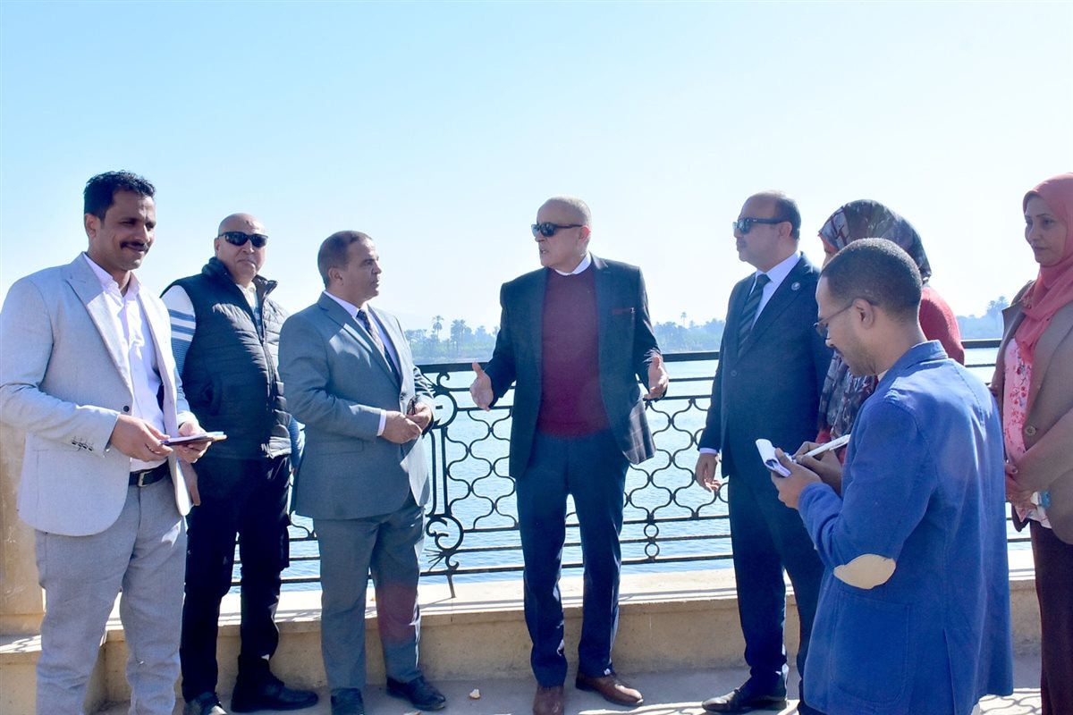 محافظ الأقصر يتفقد كورنيش أرمنت غرب الأقصر
