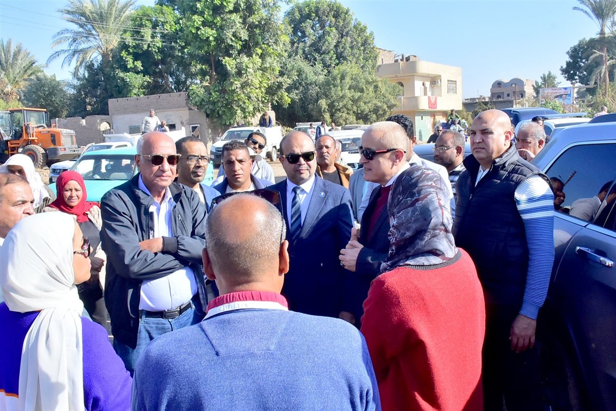 محافظ الأقصر يتفقد كورنيش أرمنت غرب الأقصر