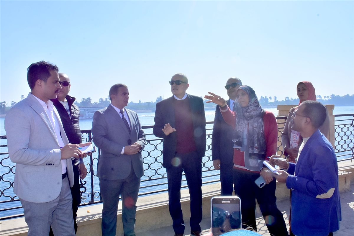 محافظ الأقصر يتفقد كورنيش أرمنت غرب الأقصر