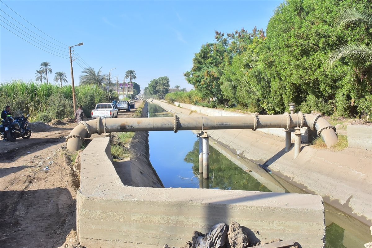 محافظ الأقصر يتفقد كورنيش أرمنت غرب الأقصر