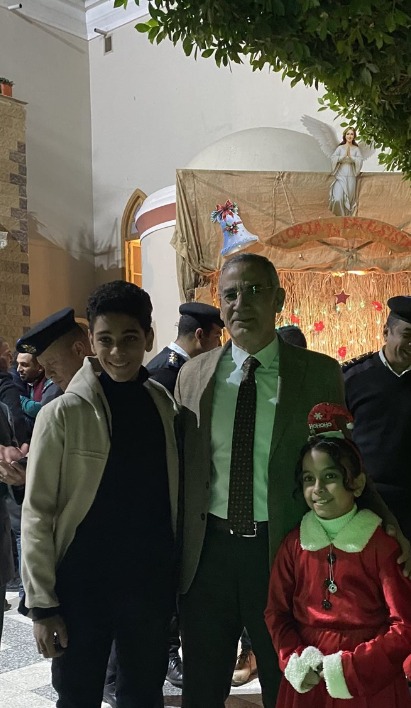مدير أمن الأقصر يشارك الأقباط احتفالات الكريسماس ويلتقط 